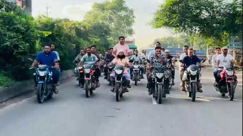 শ্রীপুরে আওয়ামী সন্ত্রাসীদের নৈরাজ্যের প্রতিবাদে ...